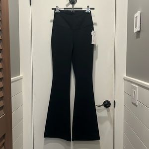 NWT Yogalicious Crossover Yoga Pants